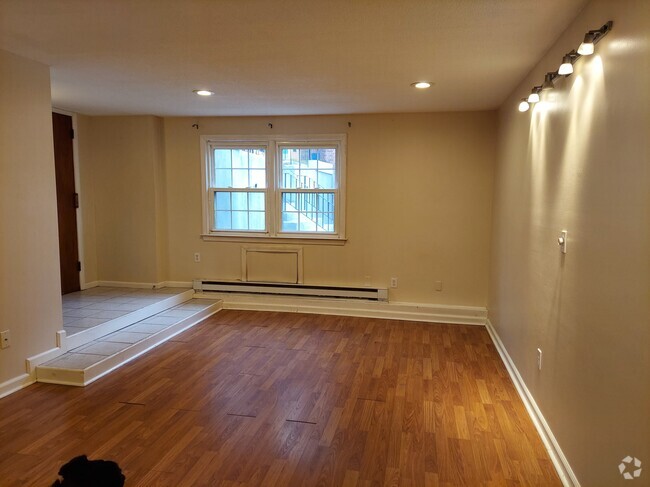 Building Photo - 5 Tunxis Pl Unit 5g Rental