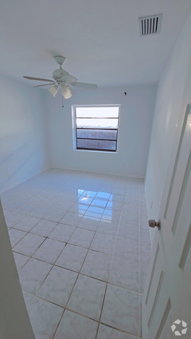 Building Photo - 1305 NE 146th St Unit 1305 Rental