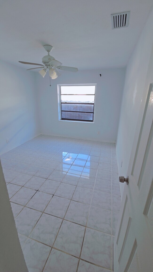 Building Photo - 1305 NE 146th St Unit 1305 Rental