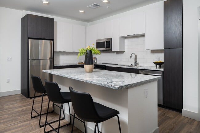 Photo - Legacy Metro 525