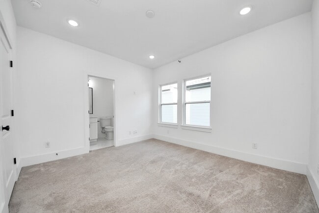 Photo - 4806 Cochran St