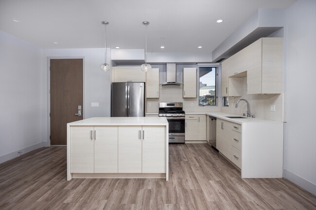 Building Photo - 11048 W Olympic Blvd Unit 201 Rental