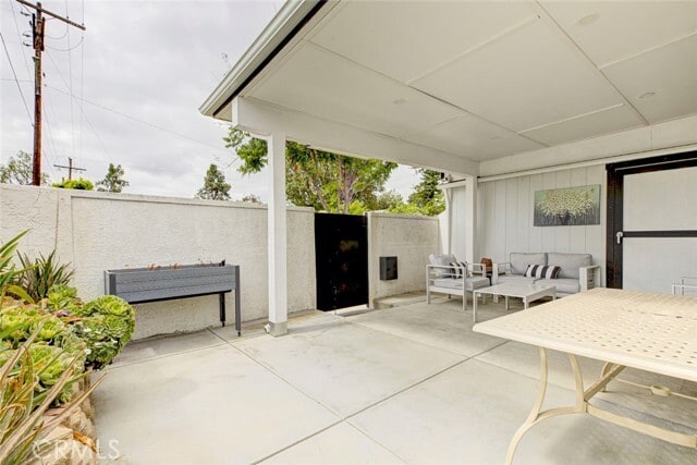 Photo - 16615 Los Alimos St