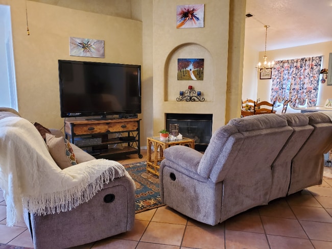 Photo - 332 Vista Del Angel SW