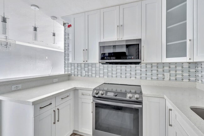 Photo - 810 Lake Shore Dr Unidad 44