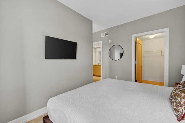 Photo - 400 Walnut St Unit ID1286439P