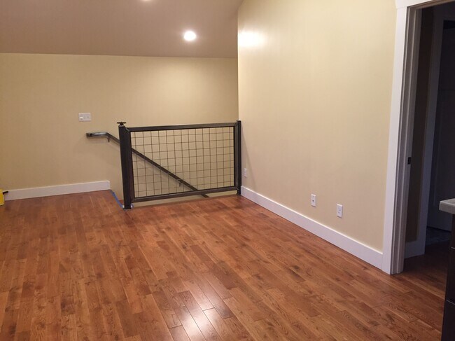 Livingroom - 303 N Walnut St Unit 1