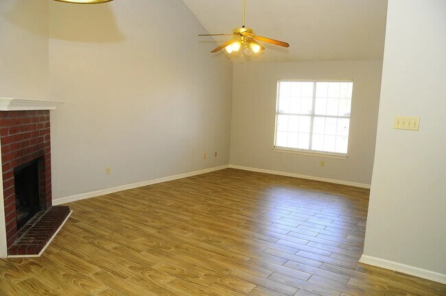 6899 Lagrange Cir S