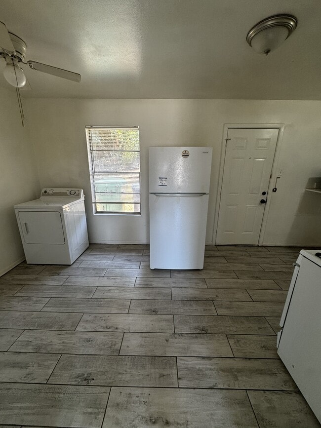 Photo - 624 Park Ln
