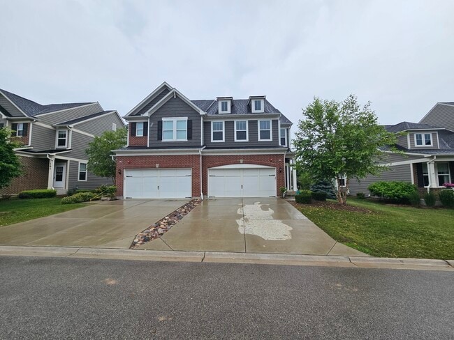 Photo - 165 Waverly Ct Townhome