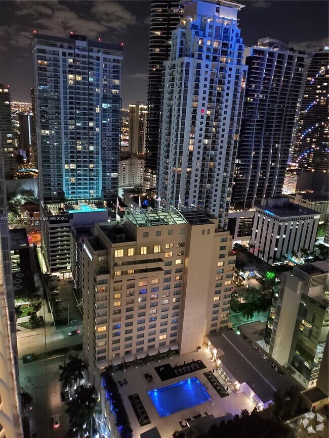 Building Photo - 1200 Brickell Bay Dr Unit 4016 Rental