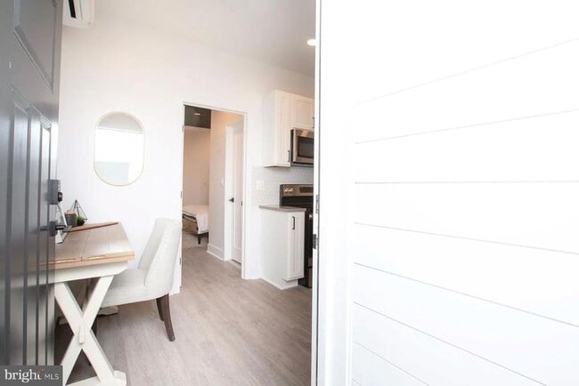 Building Photo - 1742 Fleet St Unit 301