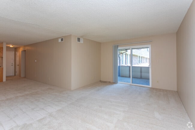 2BR, 1BA - 1100SF - Devonshire Square