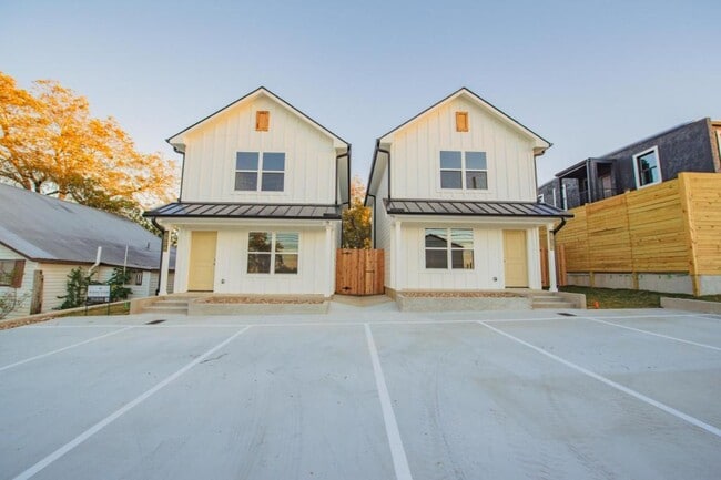 Photo - 102 E Fawn St