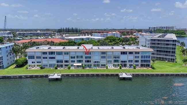 Building Photo - 52 Yacht Club Dr Unit 305