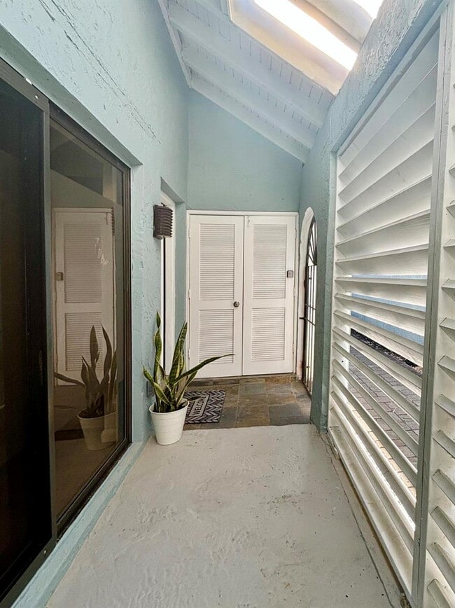 Photo - 519 NE 38th St