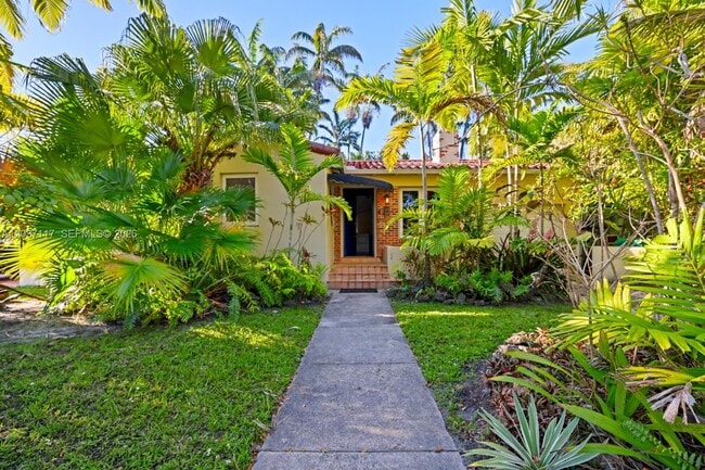 Photo - 720 NE 75th St