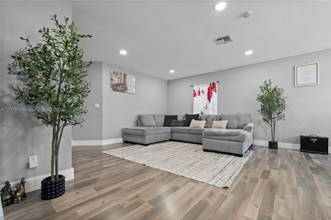 Photo - 401 NW Kilpatrick Ave