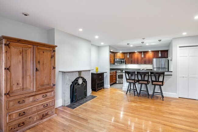 Photo - 33 Worcester Sq Unit 2