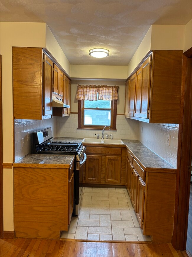 Building Photo - 84 Bellevue Ave Unit 84 Bellevue Ave