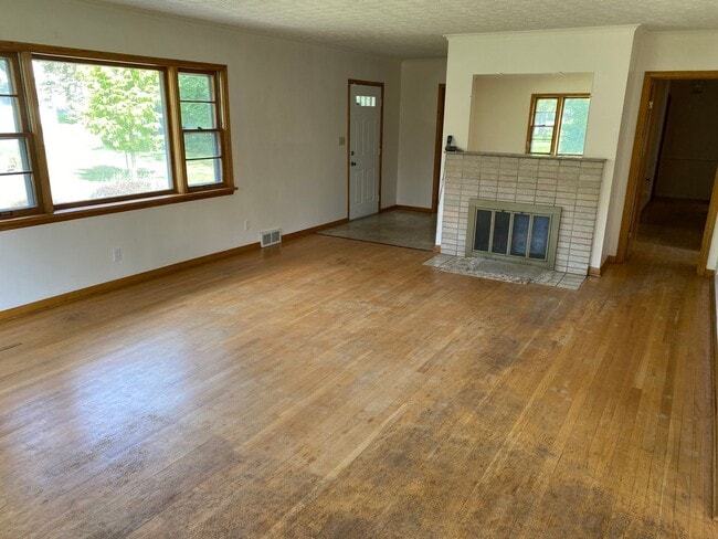 Photo - Charming 3 Bedroom, 3 Bathroom Ranch Home ...