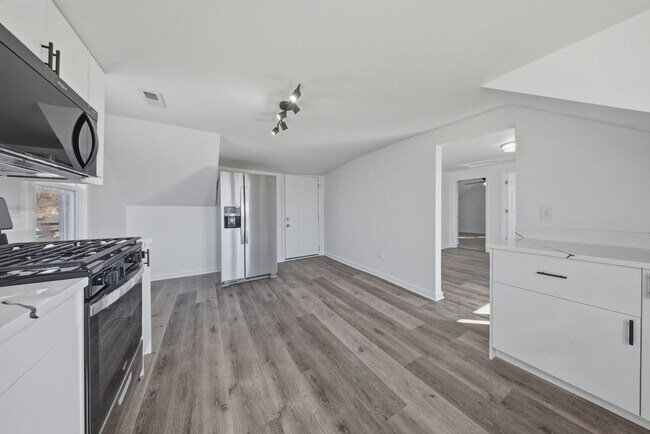 Photo - 835 Bishop Ave Unit 2