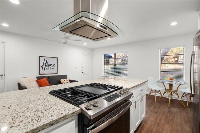 Photo - 301 E 33rd St Unidad 2