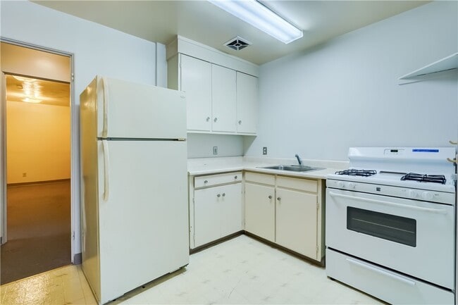 Photo - 2233 Clifford Ave