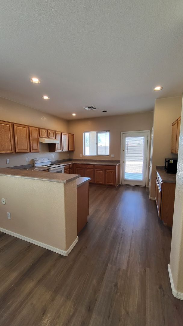 Photo - 517 S 115th Dr