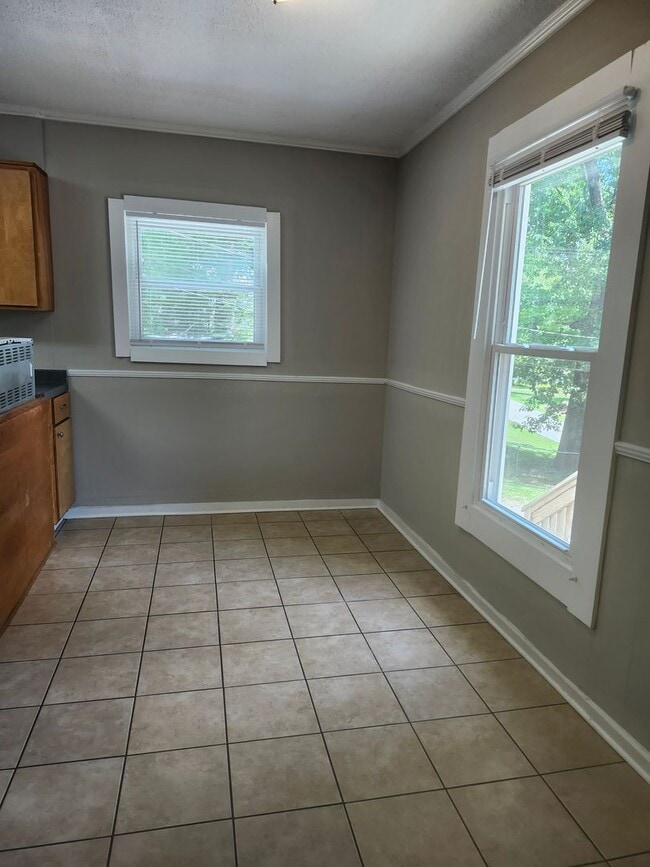 Photo - 3 bedroom 2 bath home with Den in Convenient Location