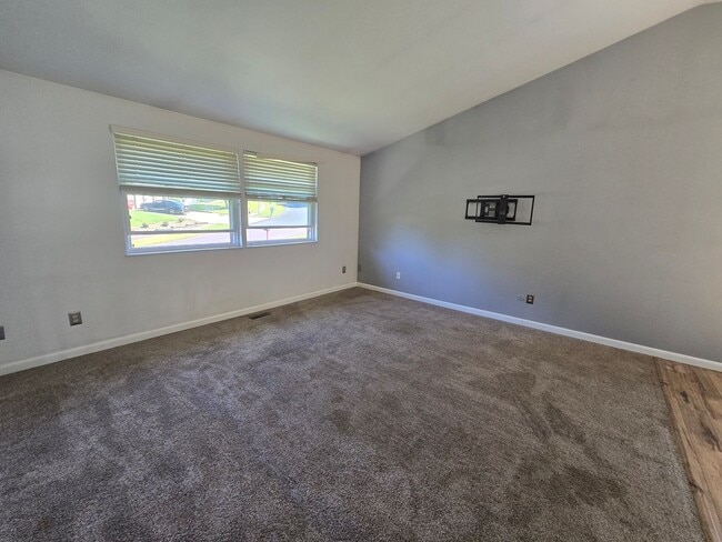 Photo - 104 Ridgeview Dr
