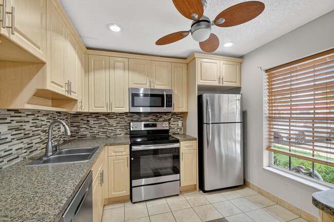 Building Photo - 638 Marlboro Oval Rental