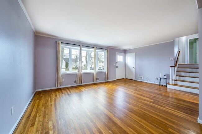 Living Room - 1103 Kent Pl