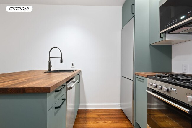 Photo - 451 Bergen St