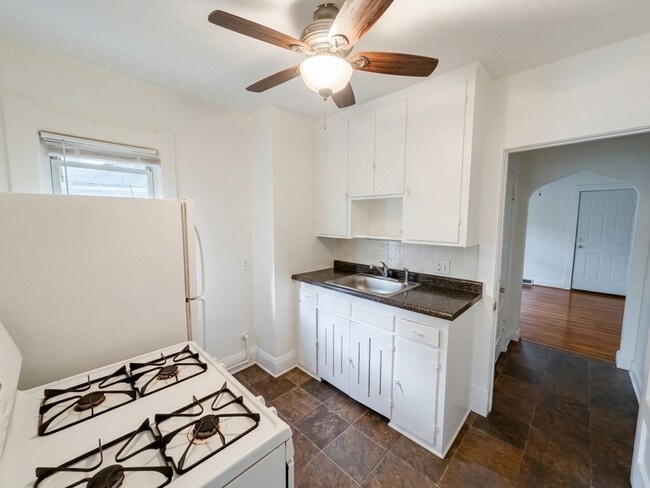 Photo - 3937 Lockwood Ave Unit 4