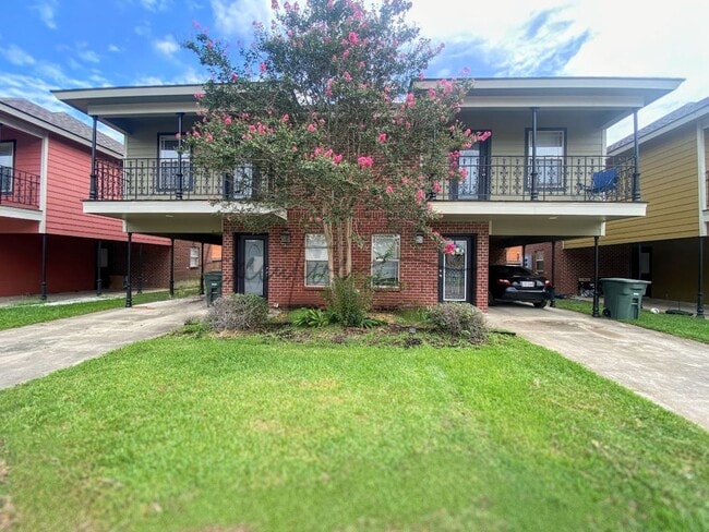 Building Photo - Updated 2-Bed Townhouse Steps from McNeese... Unit 349 East Sale Road
