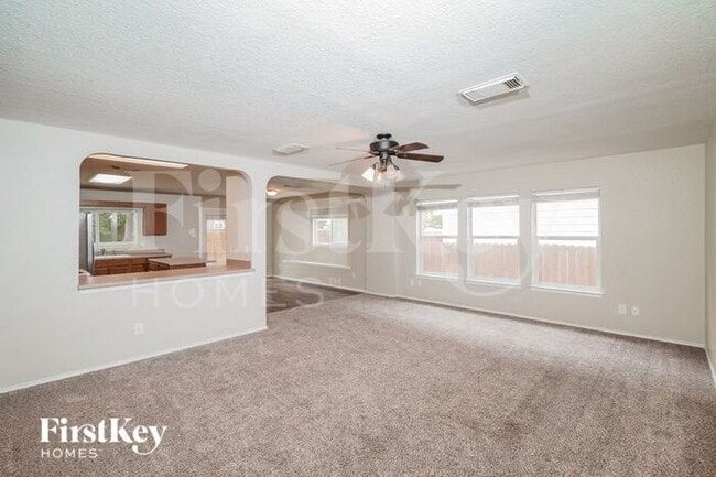 Photo - 910 Saxonhill Dr