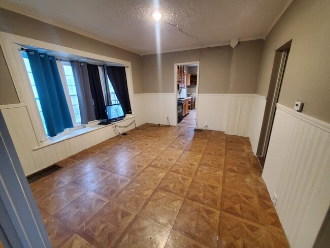 Photo - Large Single Family House Available Soon 3 Bed 1.5 Bath close to 490