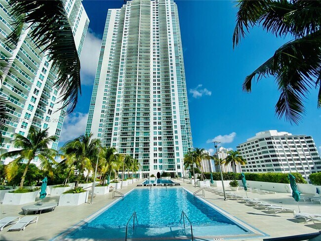 Photo - 950 Brickell Bay Dr