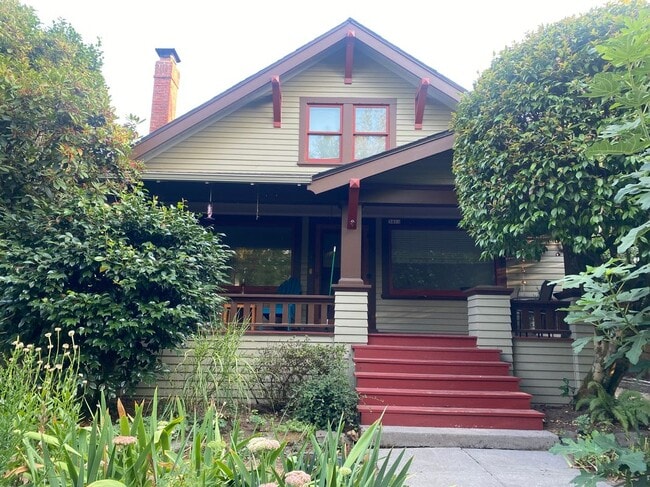 Building Photo - 3414 NE Tillamook St