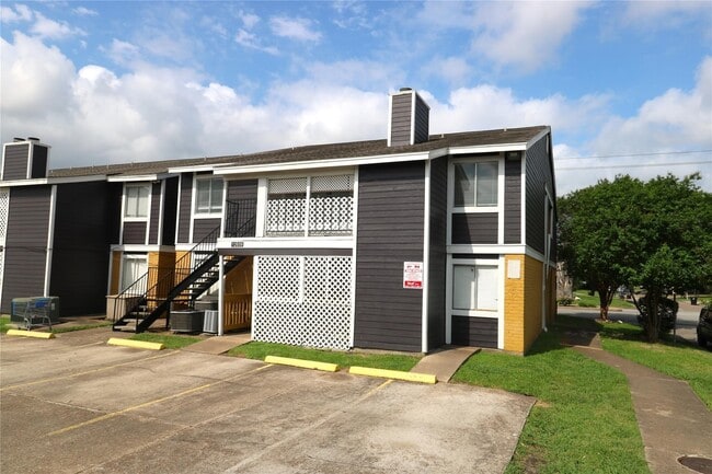 Building Photo - 12659 Ashford Meadow Dr Unit B Rental