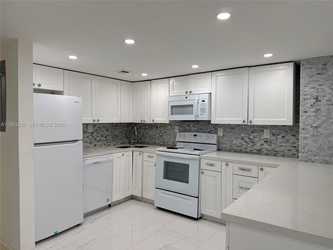Photo - 5415 Collins Ave Unit 304