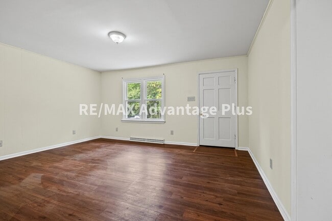 Photo - 3-Bedroom Home in Private Setting Minutes ...