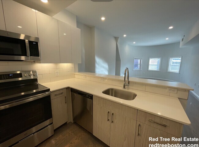 Photo - 1402 Beacon St