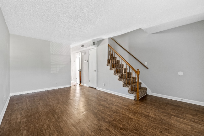 Photo - 813 Golf View Pl