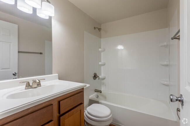 2 Br, 1.5 Ba - 1,100 SF