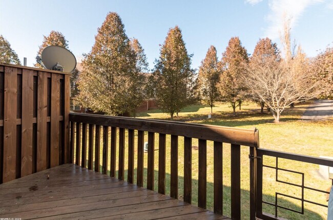 Photo - 140 Blue Leaf Dr
