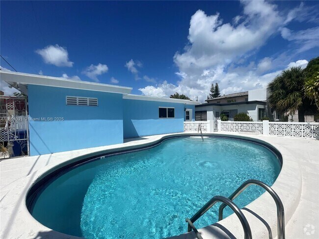 Building Photo - 2120 Biarritz Dr Unit 1 Rental