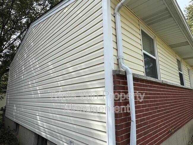 1372 Farmview Ave