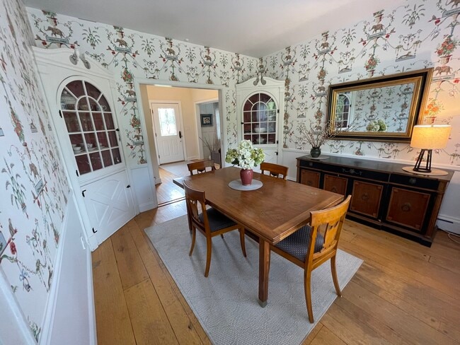 Photo - 805 2nd St N